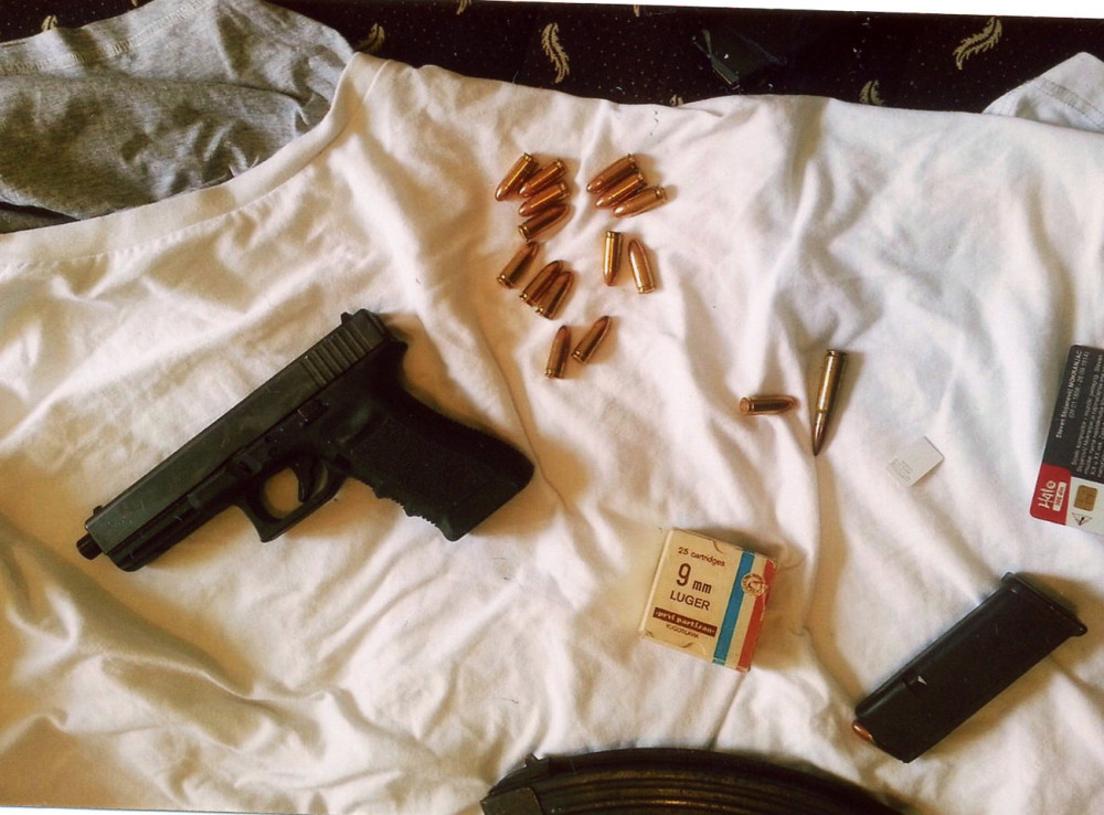 Policija u jednoj kući pronašla 10.000 komada oružja