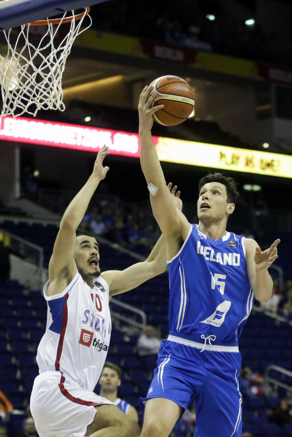 Srbija rutinski pobedila Island!