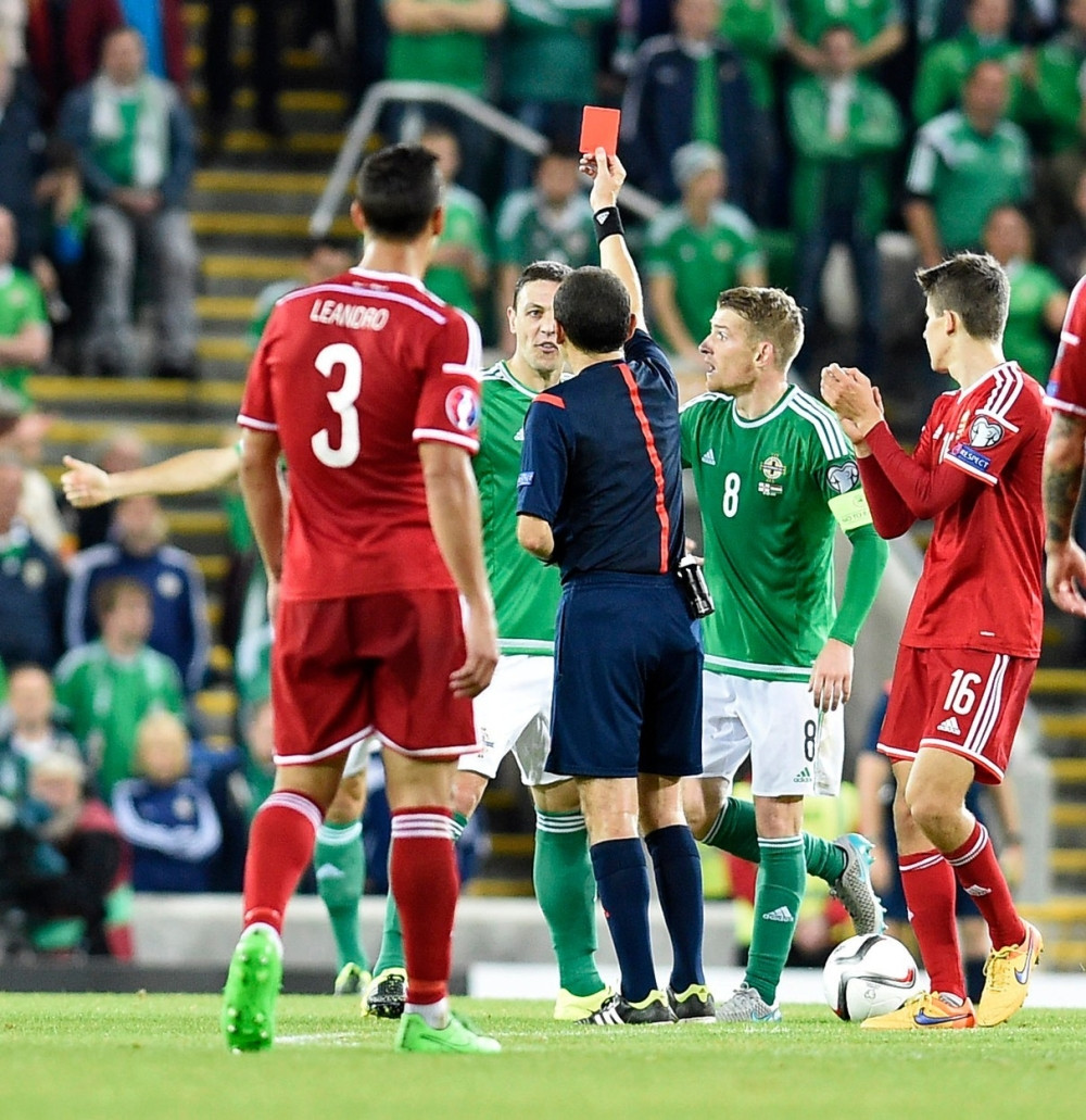 Neobičan crveni karton