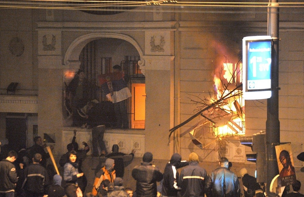 Pokvareni auto odložio suđenje za paljenje američke ambasade!