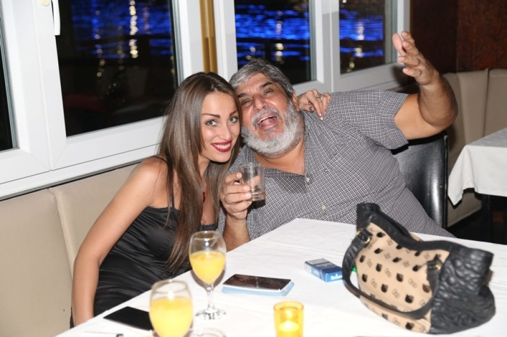 Toma priveo voditeljke Hepija! (FOTO)