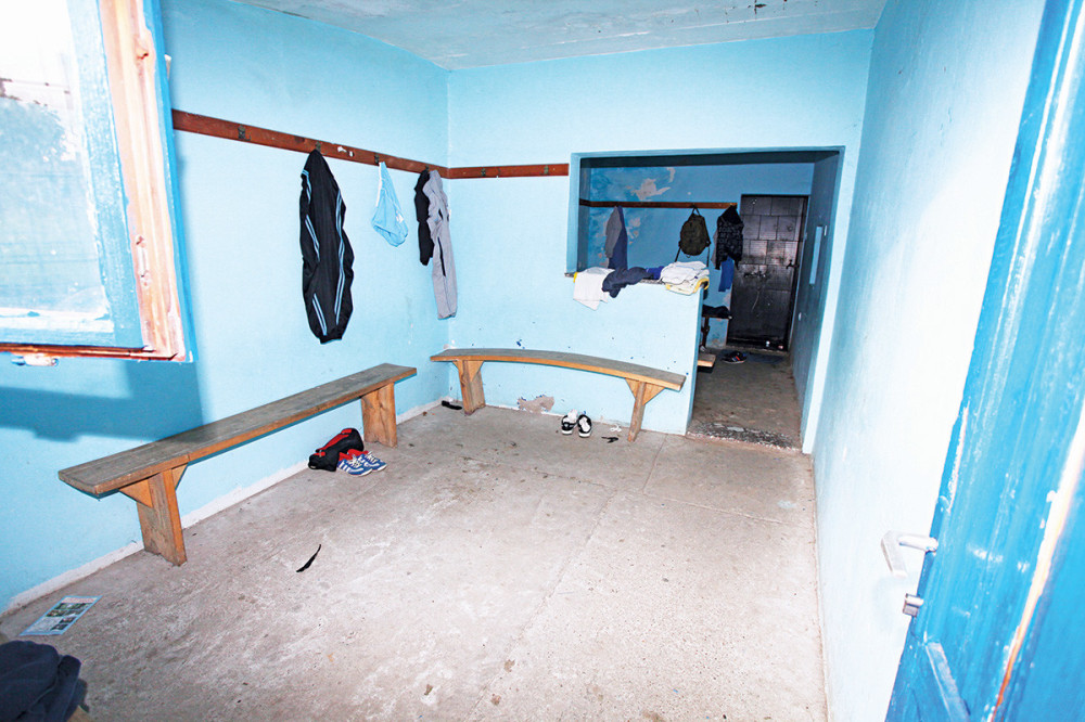 Maloletnici silovali drugaricu u svlačionici?!