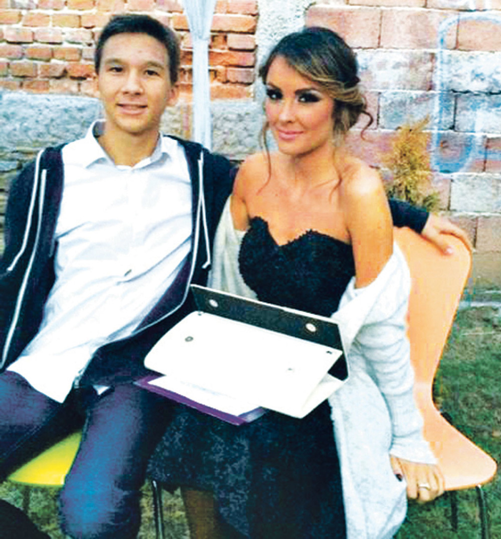 Dragana u zagrljaju Batinog unuka