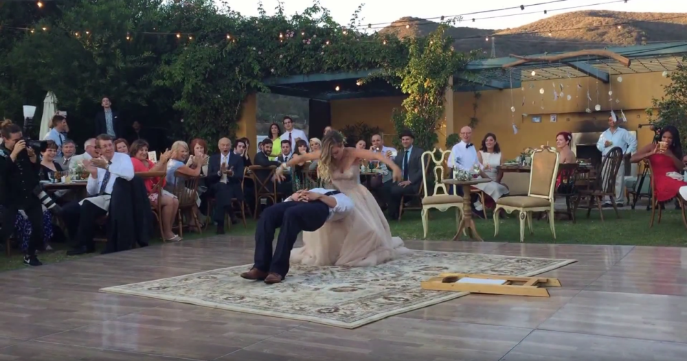 Kad se udate za mađioničara, prvi ples izgleda ovako! (VIDEO)