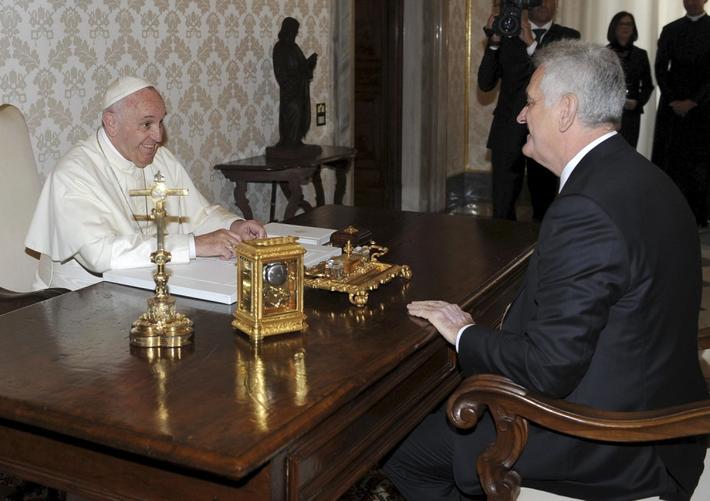 Predsednik Nikolić sa papom Franjom!