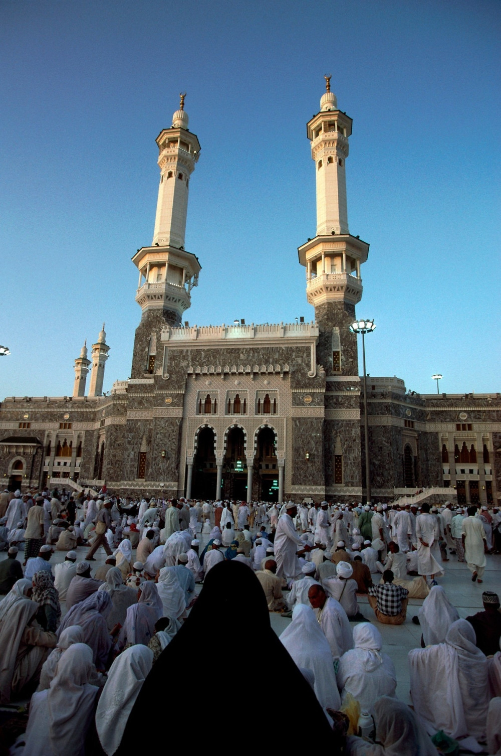 Najmanje 107 žrtava u najvećoj džamiji na svetu u Meki (FOTO + VIDEO)