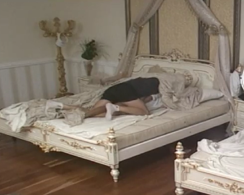 I Brendon se uvukao Mariji Ani u krevet! (VIDEO)