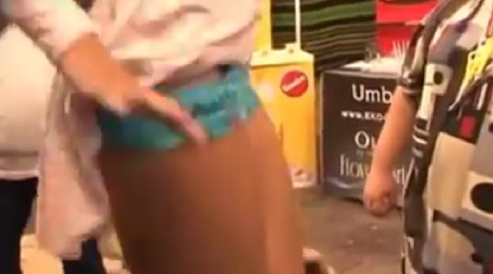 Stanija skinula gaće pred svima! (VIDEO)