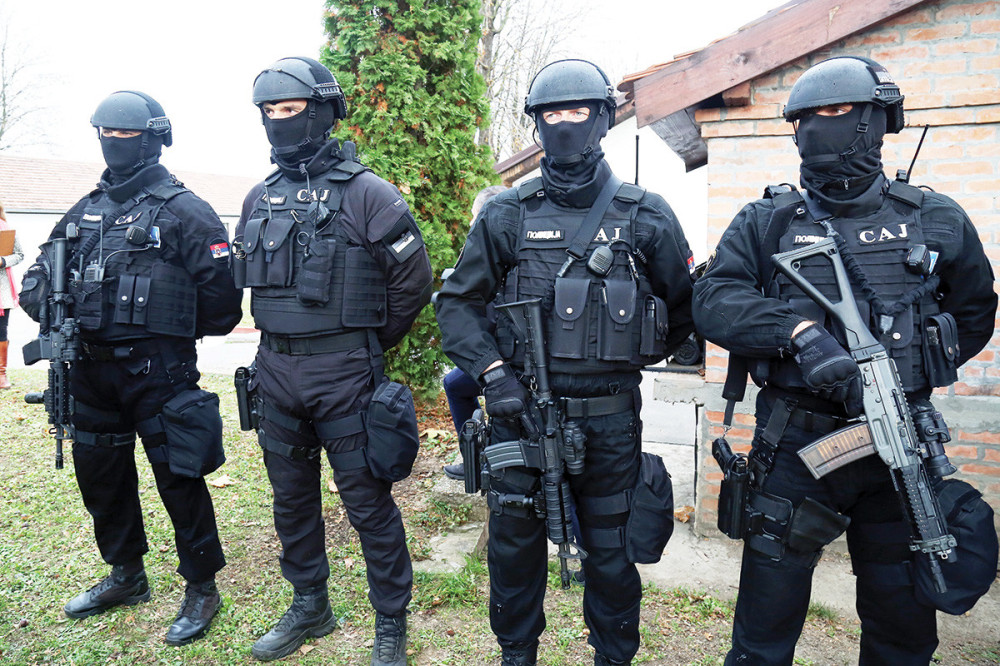 Crni džip, kapuljača preko lica i fantomke, SAJ priveo vođu NARKO KLANA