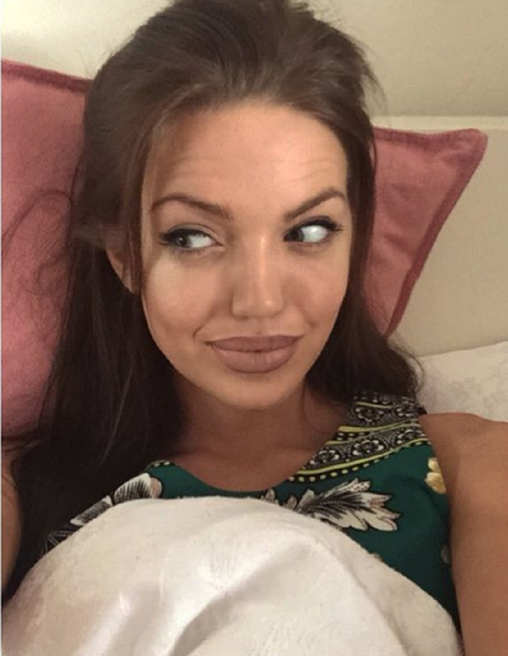 Ovo je dvojnica Anđeline Džoli! (FOTO)