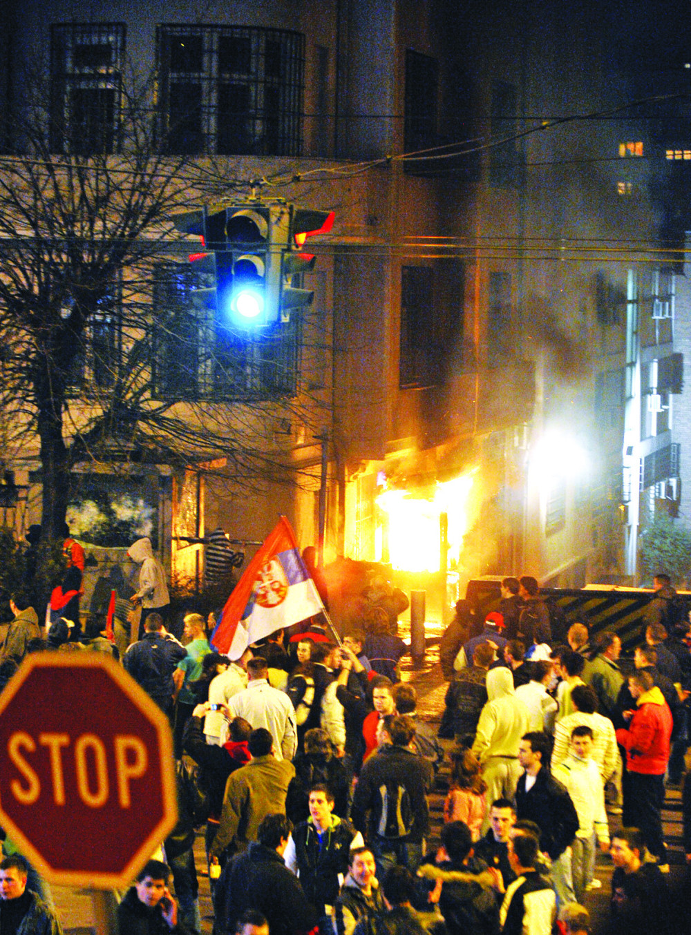 Evo ko je dao zeleno svetlo za paljenje ambasade!