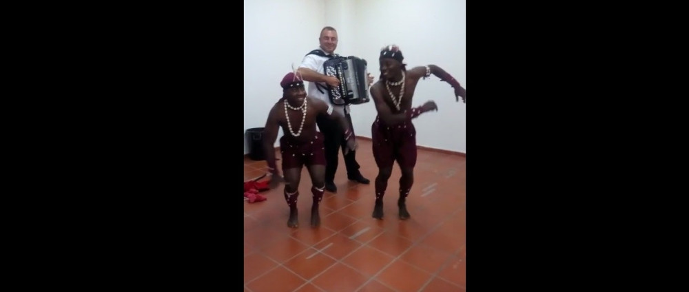 Kad članovi plemena opletu Moravac! (VIDEO)