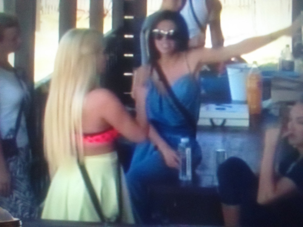 Maja opet posetila frizera!? (FOTO)