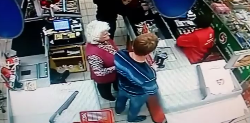 Monstrumi prosuli detetu (3) kiselinu u lice u prodavnici usred bela dana (FOTO)