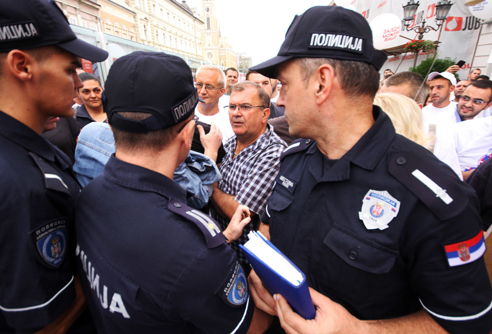 Policija sprečila sukob aktivista SNS i DS