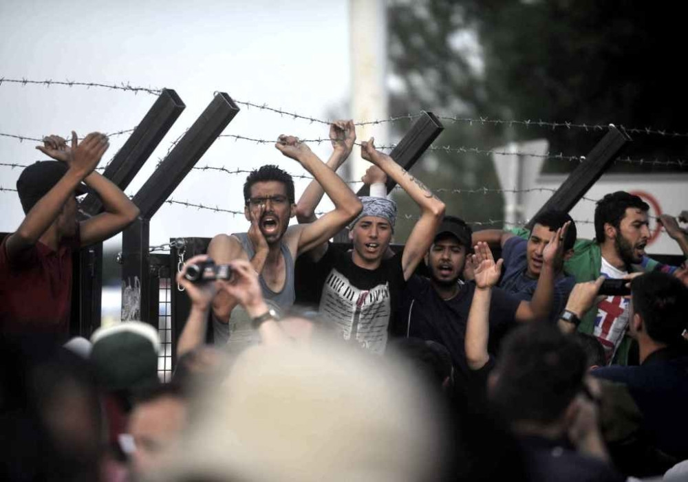 Šaljite vojsku i policiju u Mađarsku!