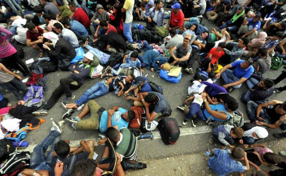 Mađarska zatvara izbegličke kampove