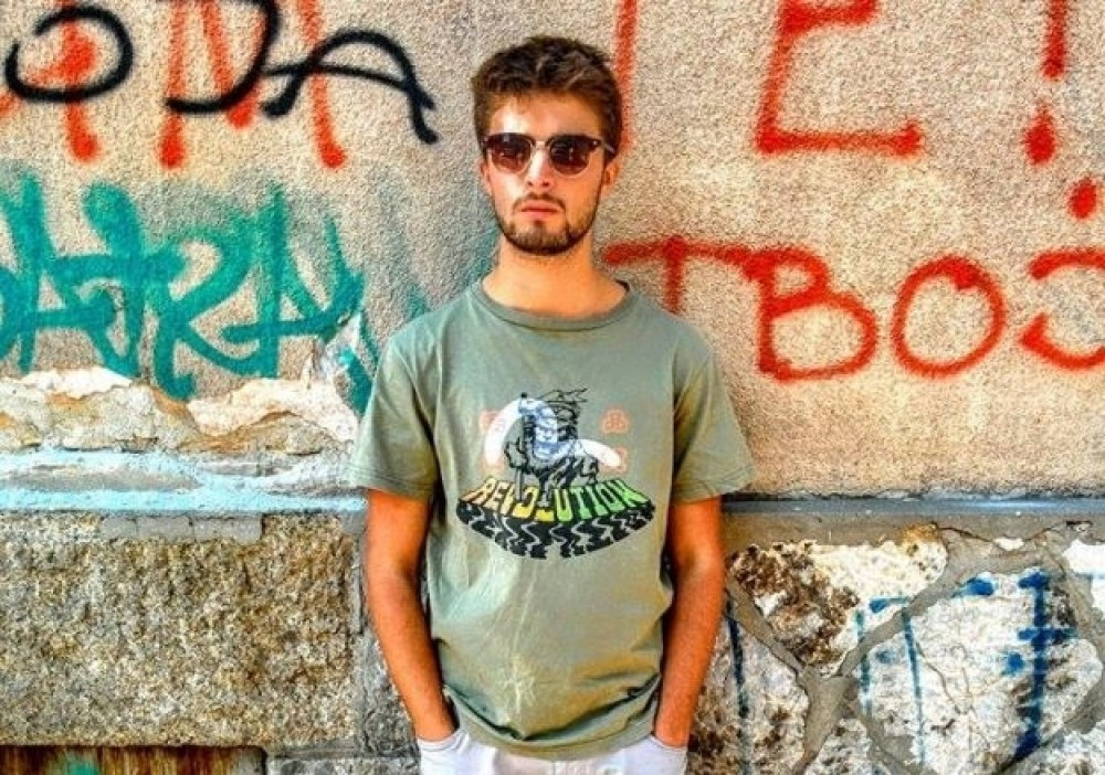 Matija svakodnevno kupuje doručak migrantima