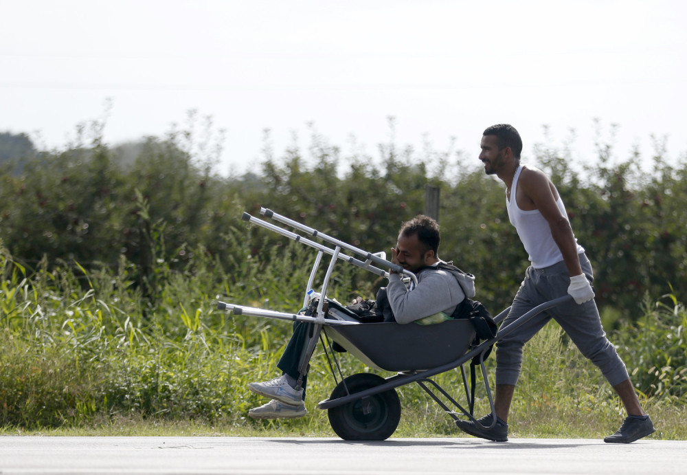 Sirijac kolicima za malter vozi prijatelja do Berlina (FOTO + VIDEO)