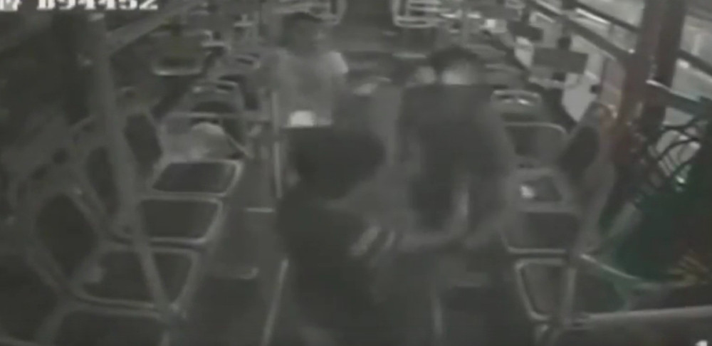 Pokušao je da maltretira boksersku šampionku i... (VIDEO)