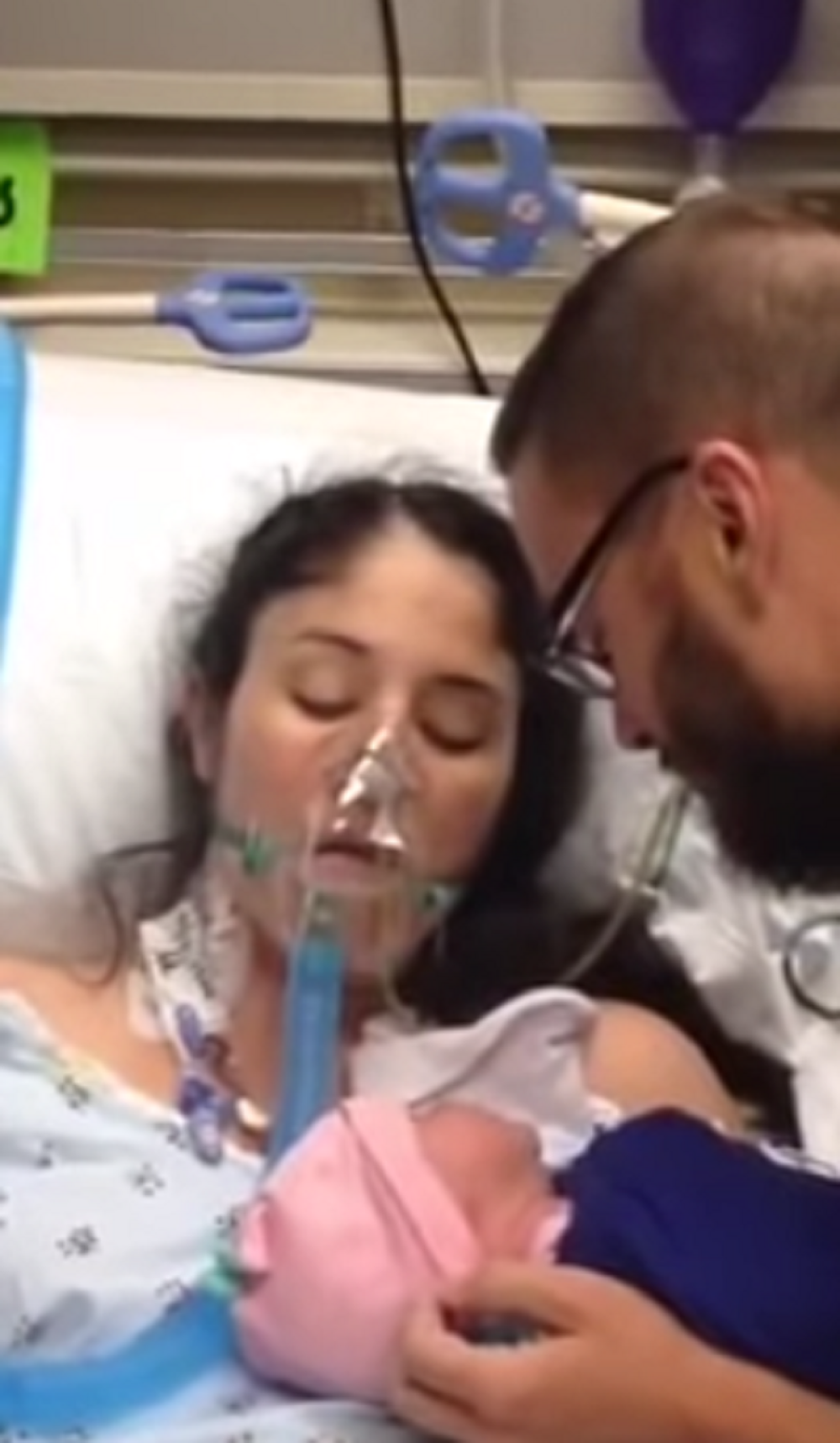 Beba plačom probudila majku iz kome! (VIDEO)