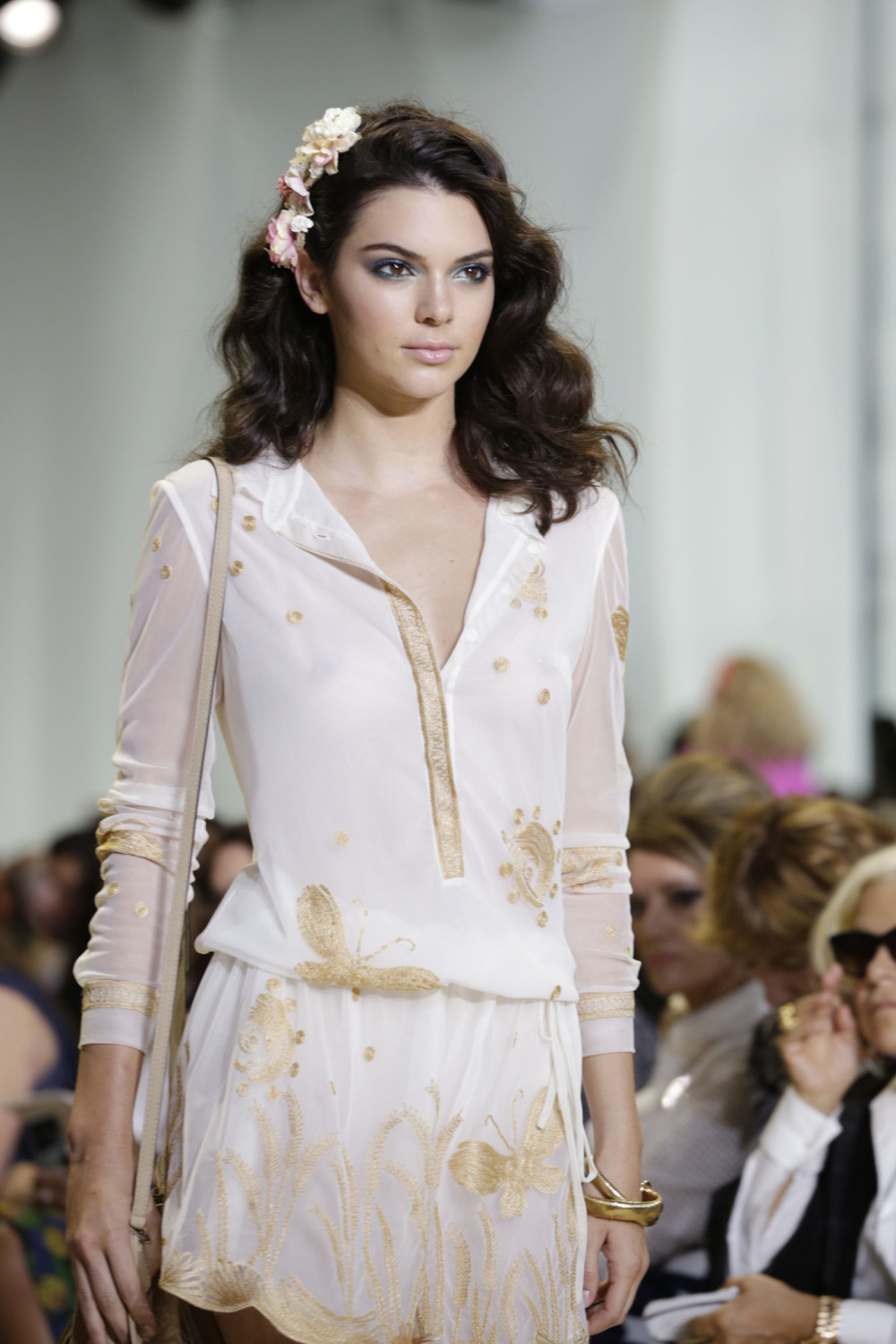 Kendal Džener pokazala kako brije noge! (VIDEO)