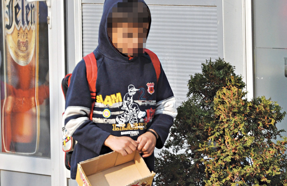 Mališani prodaju drogu na ulici