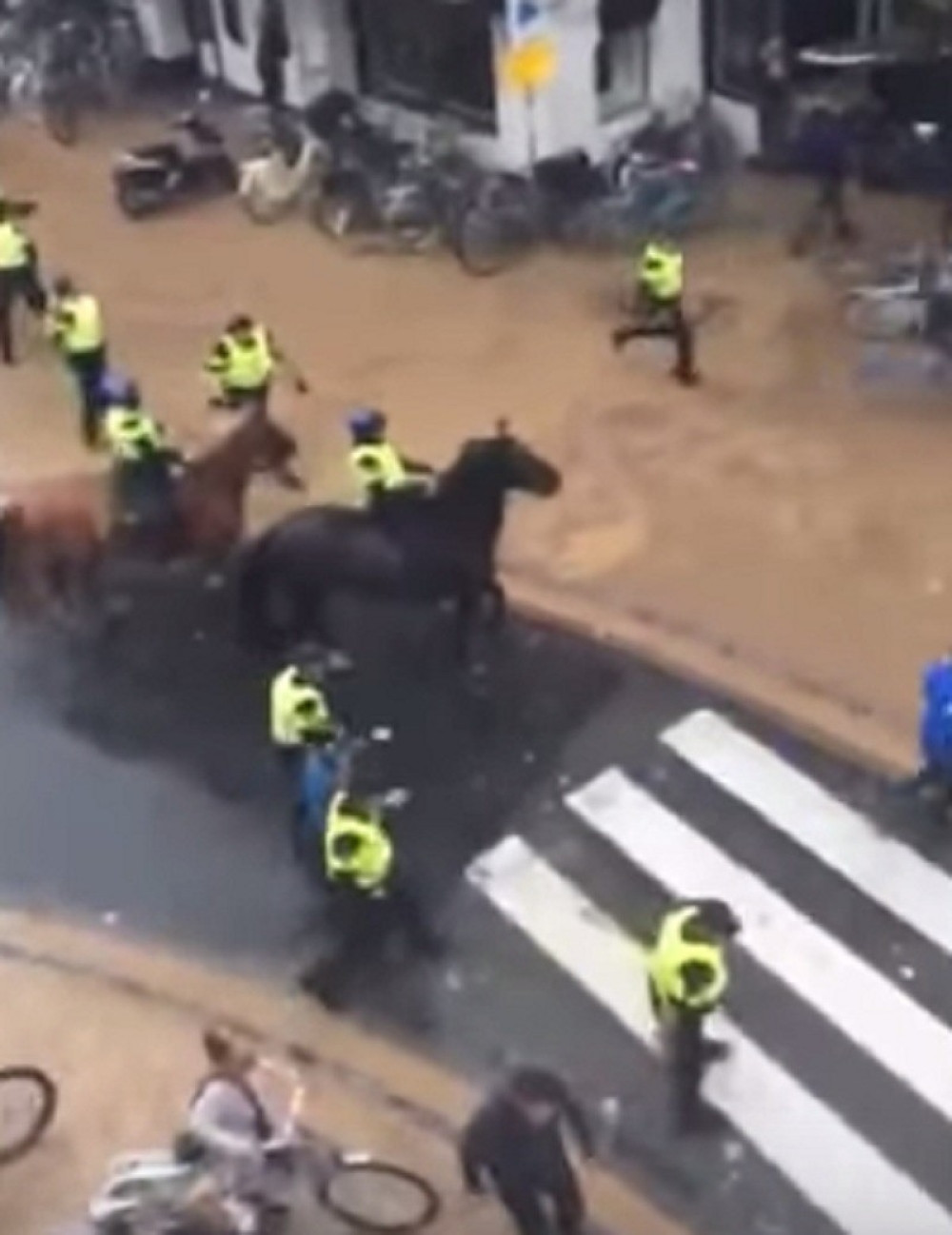 Rušilački pohod navijači Marseja! (VIDEO)