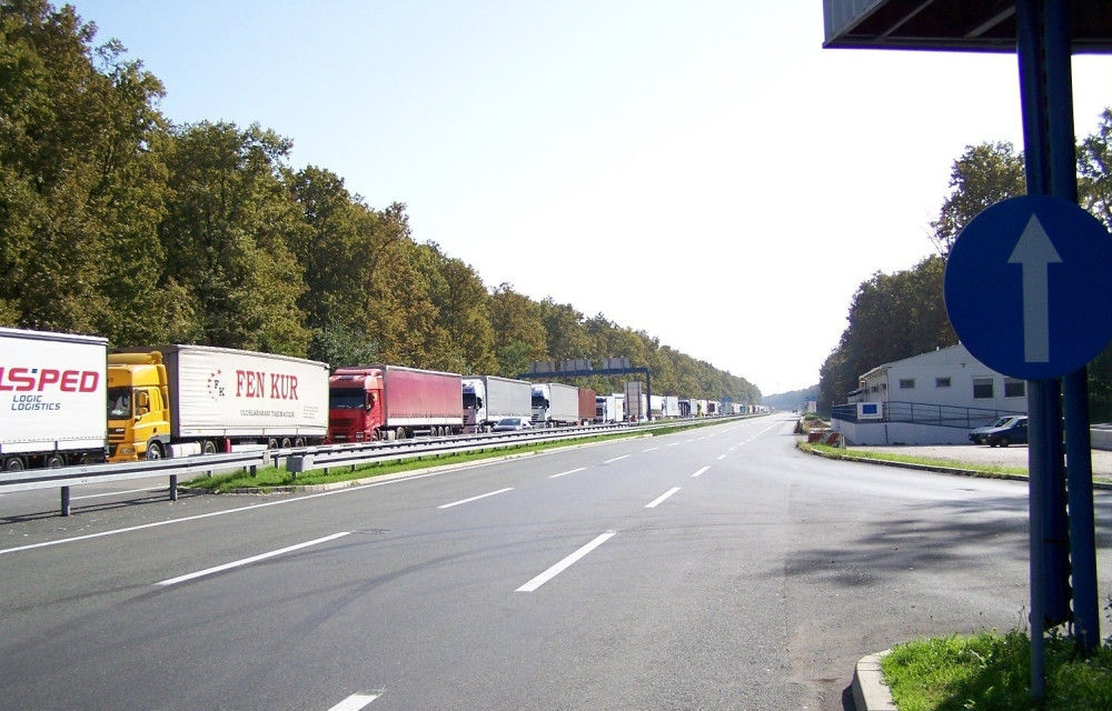 Na Batrovcima se čeka 15, a na Kelebiji 10 sati!