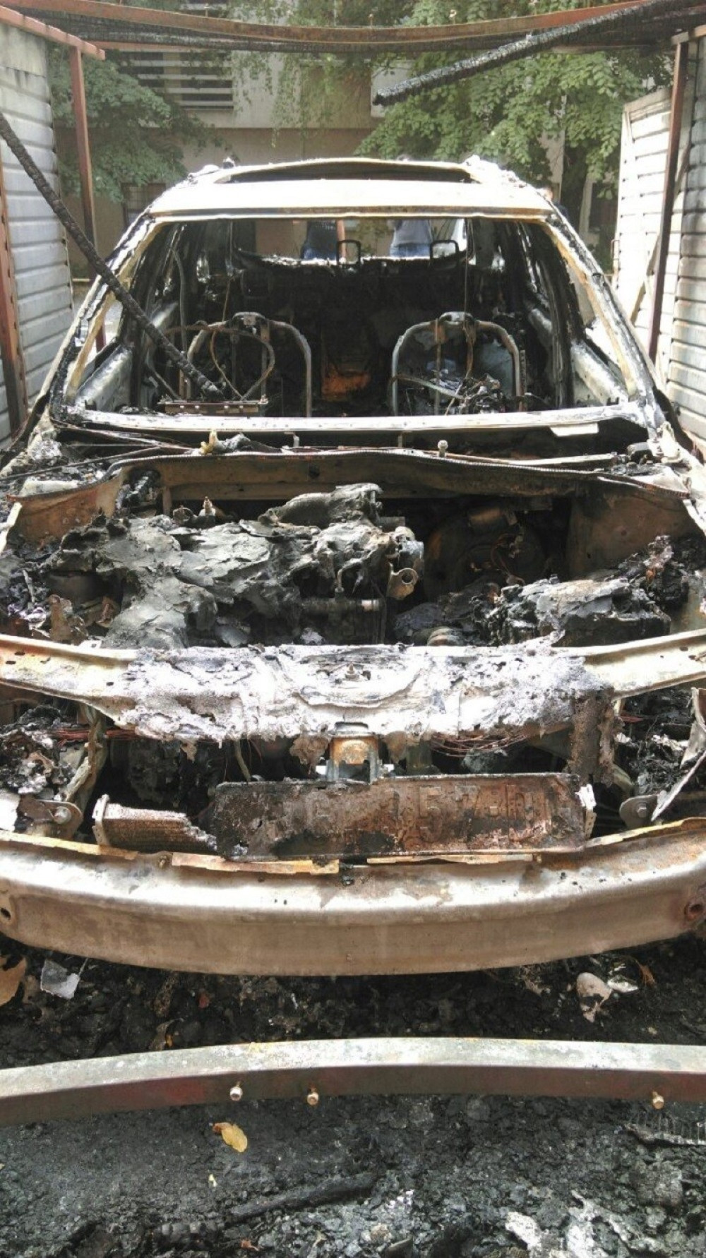 Predragu Vulinoviću zapaljeno vozilo!