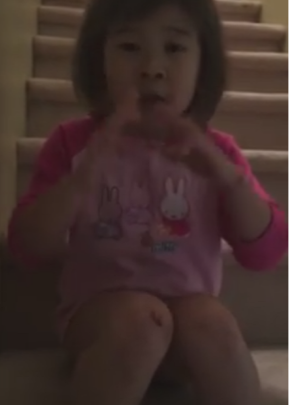 Devojčica moli roditelje da se pomire!