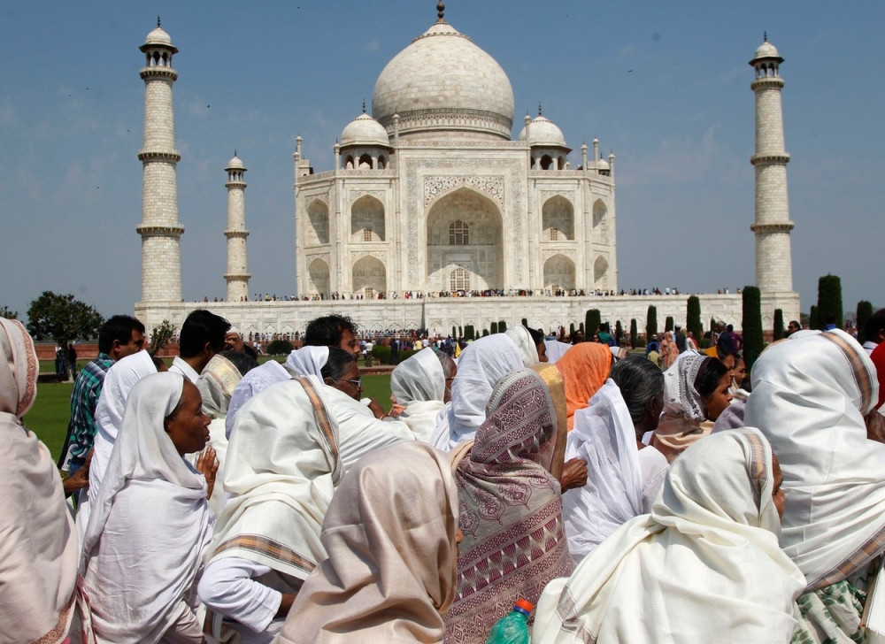 Zbog selfija pao sa Tadž Mahala i poginuo!