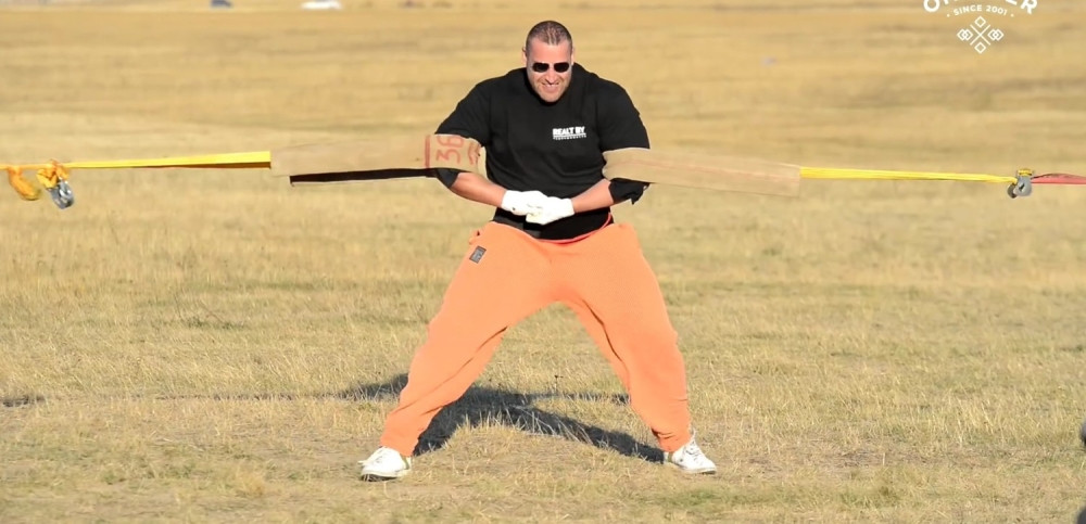 Golim rukama zaustavio dva aviona! (VIDEO)