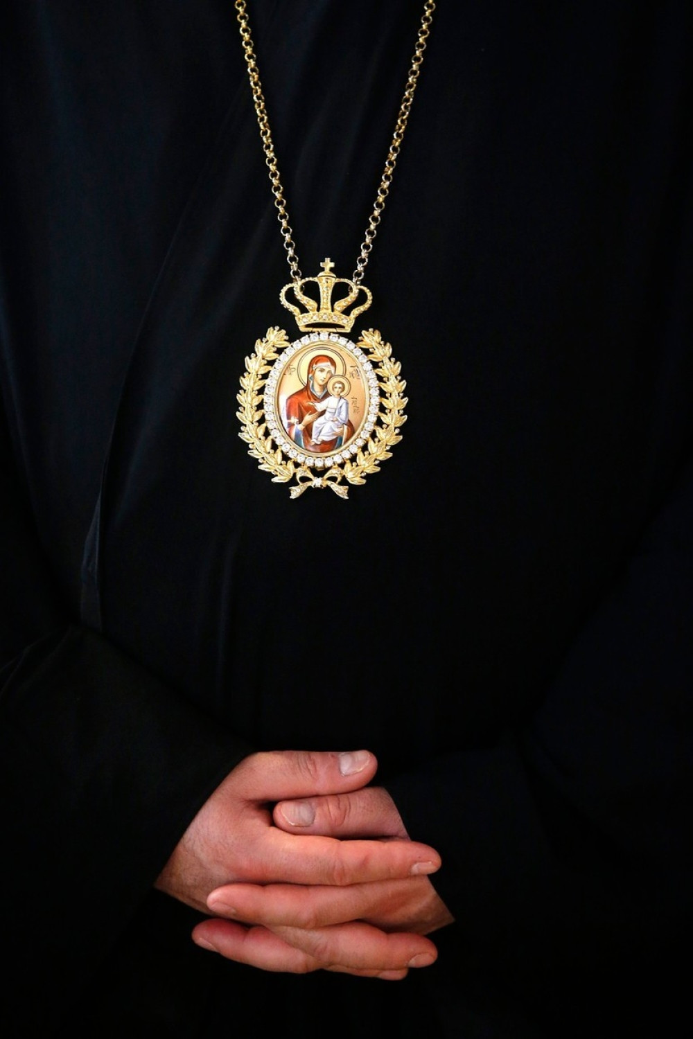 Za plate popova i monaha država daje 200 miliona EVRA! UKINUTA odluka ekstremnog levičara Ciprasa