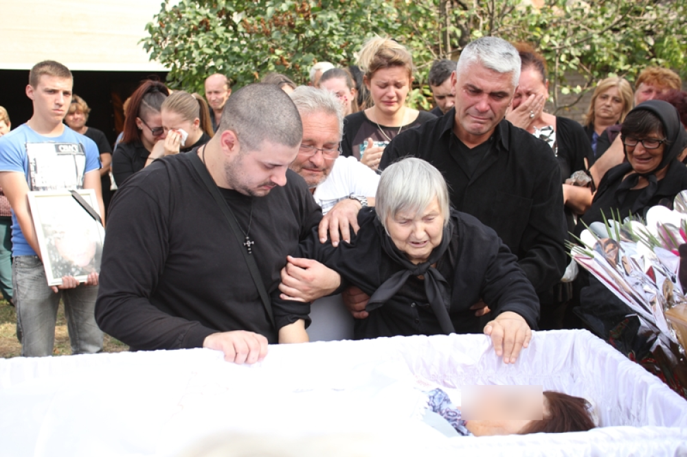 Sahranjena zaklana učiteljica