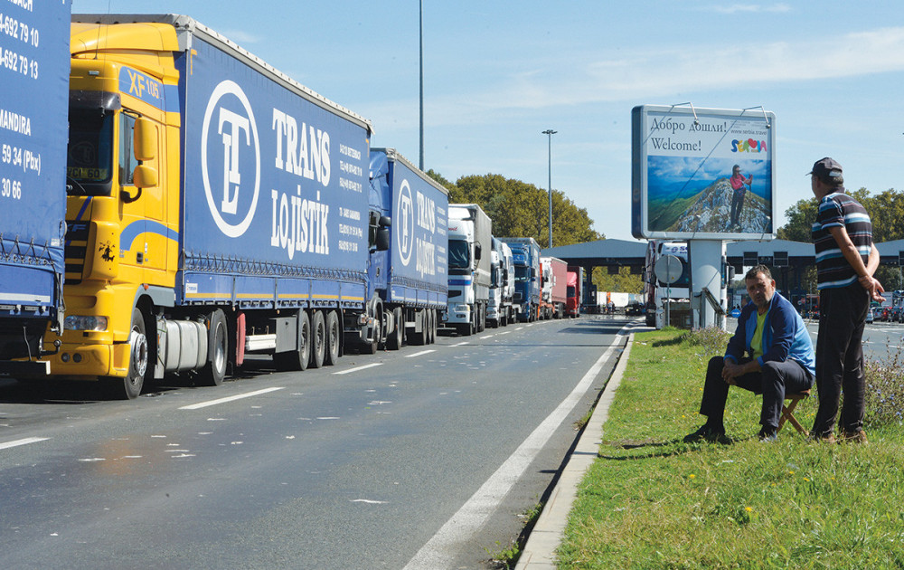 Kamioni čekaju i po devet sati na ulaz u Hrvatsku