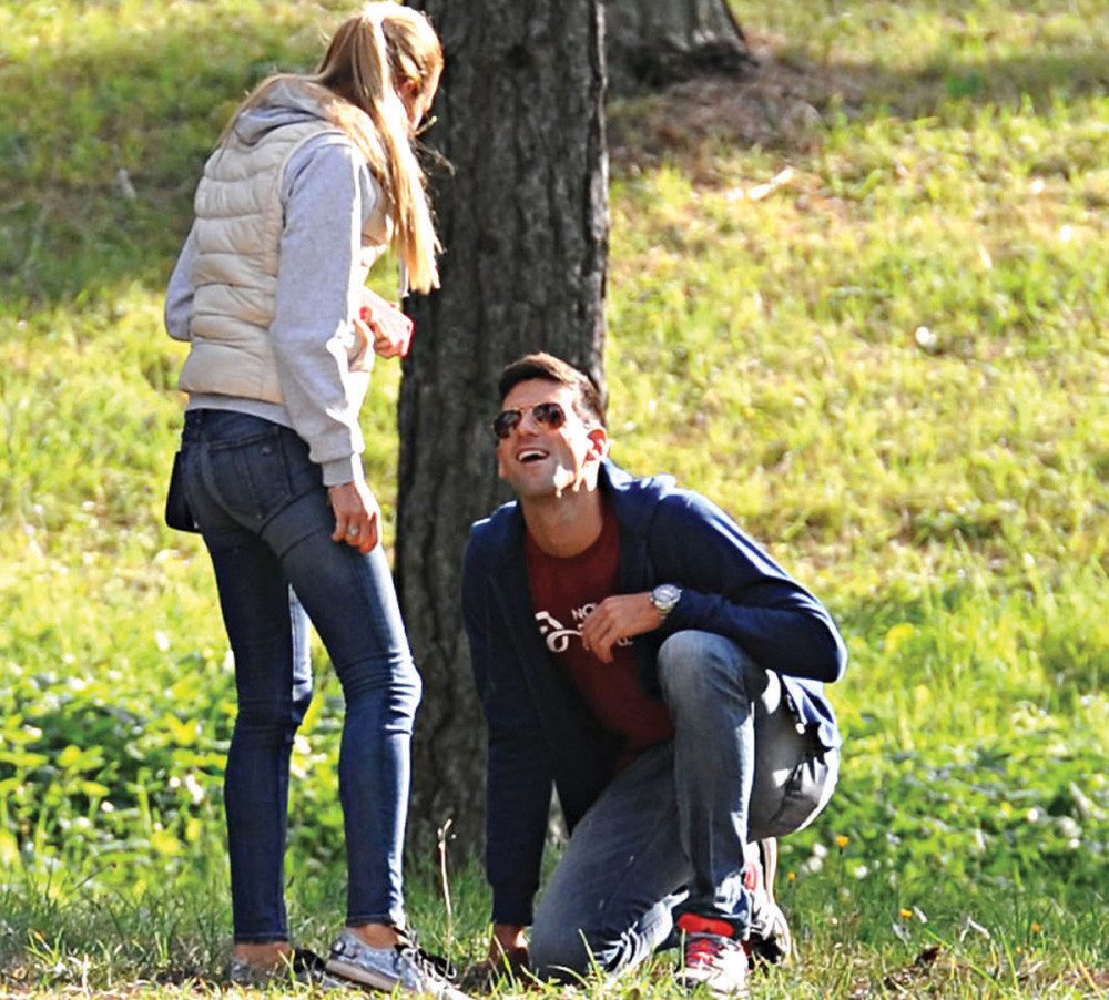 Nole brao cveće Jeleni u šumarku