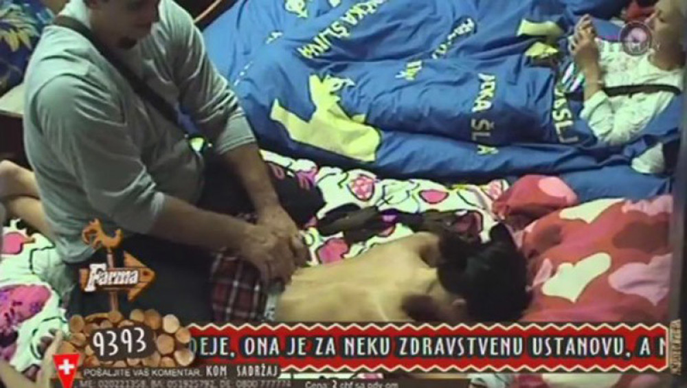 Kristijan masirao golu Staniju