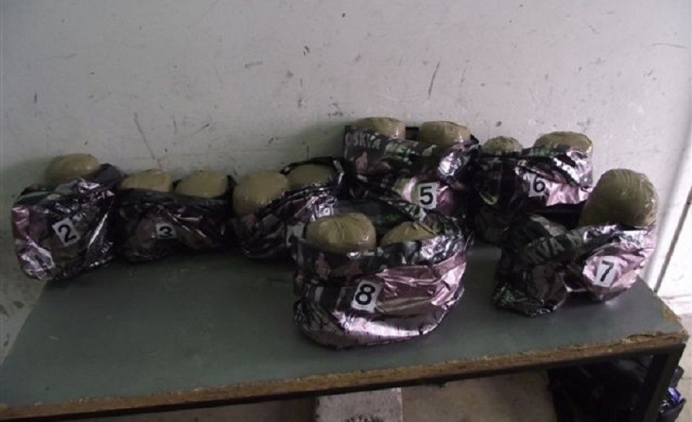 Zaplenjeno 13 kilograma marihuane (FOTO)