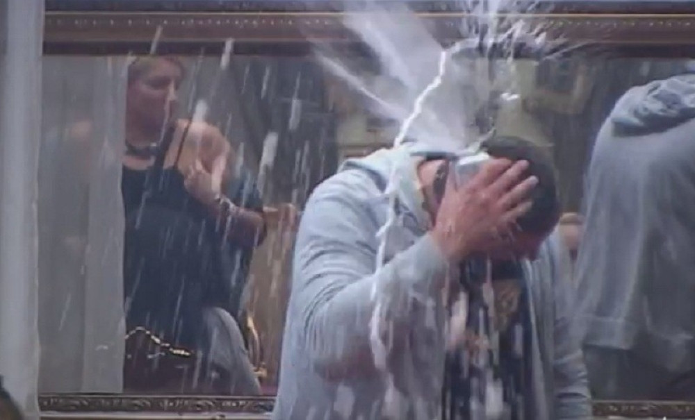 Miki razbio limenku o glavu zbog Jelene! (VIDEO)