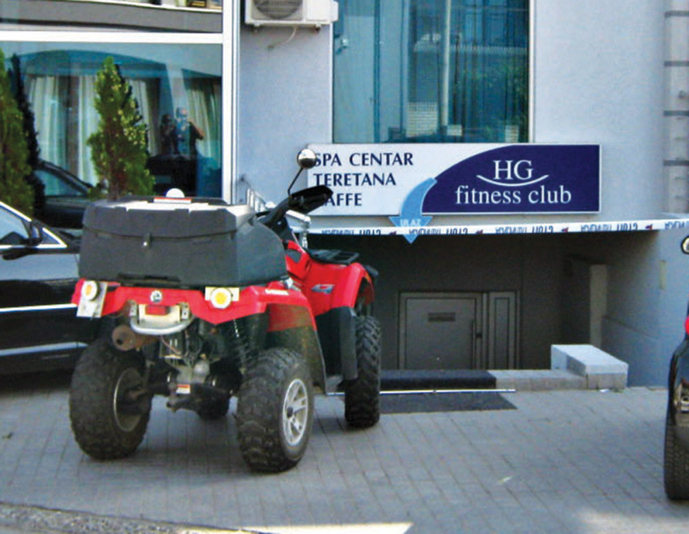 Specijalac jurio Petu po teretani!