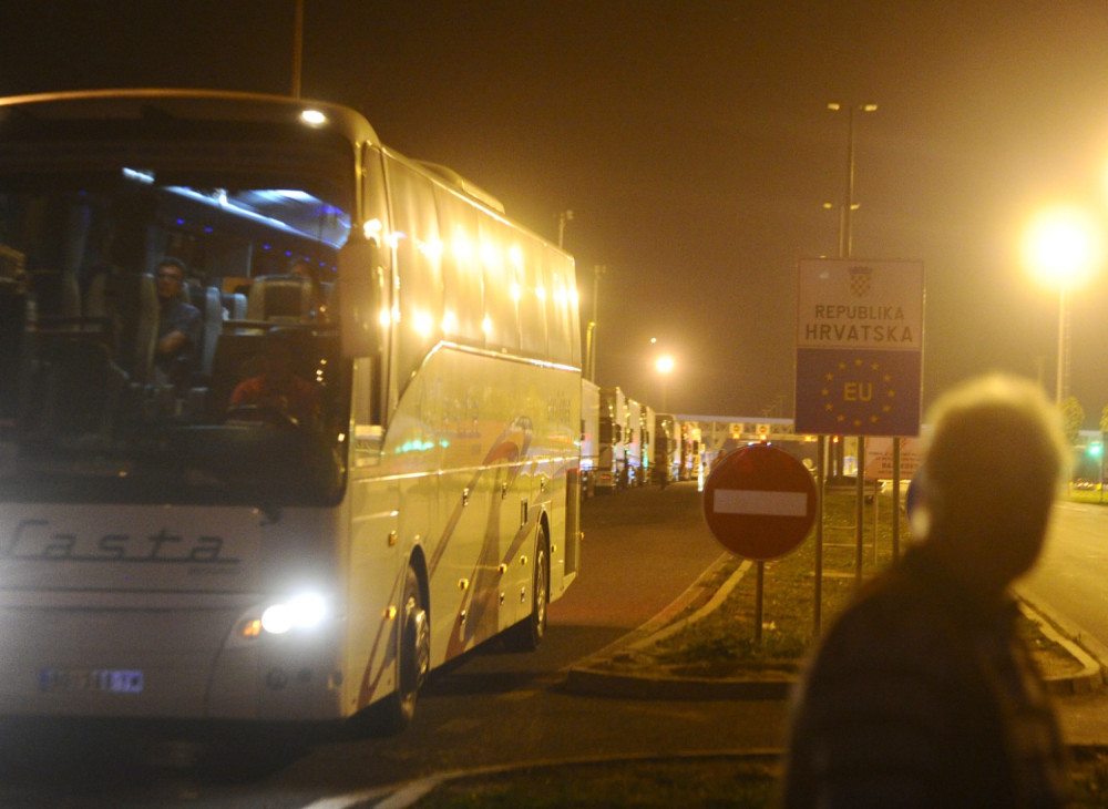 Srpski državljani mogu u Hrvatsku samo peške