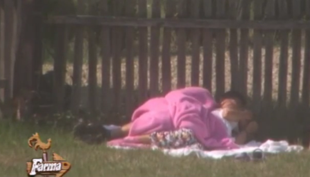 Kristijan vaćario balerinu na livadi! (FOTO)