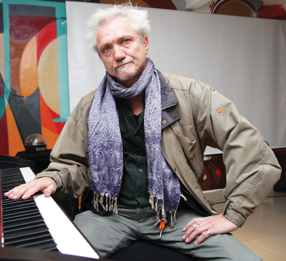 Rundek sa Ekipom snimio "Tamni jorgovan"