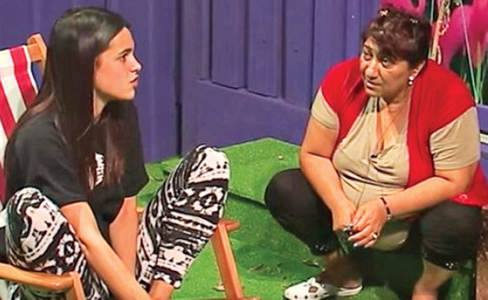 Ava nema para i glupa je!