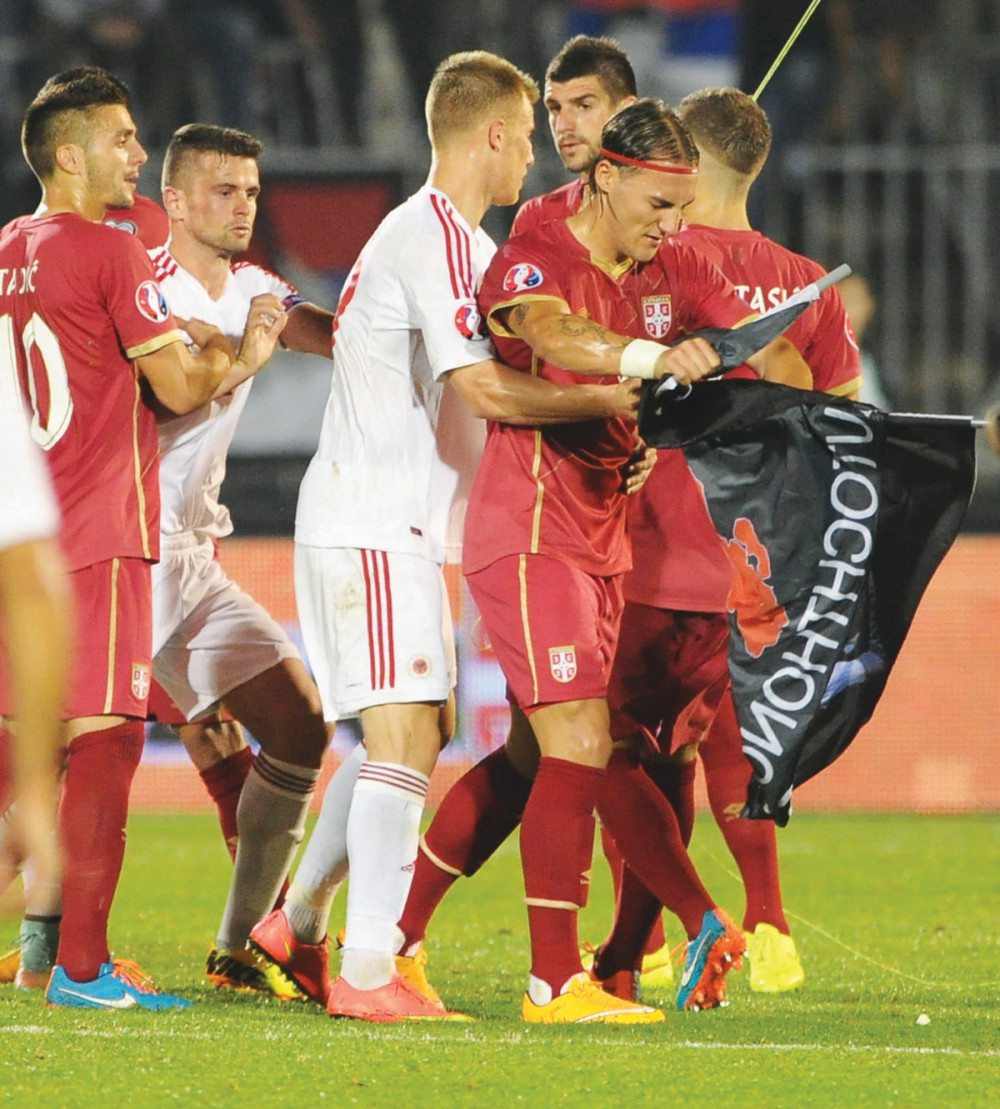 Srbiji se crno piše, Skot nas ponovo čuva!