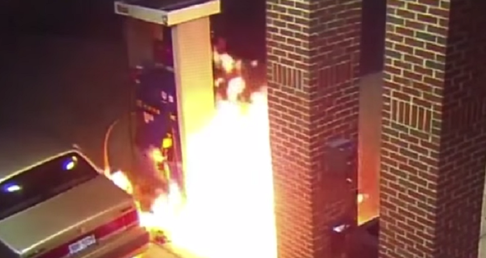 Ubijao pauka upaljačem na pumpi i zažalio! (VIDEO)