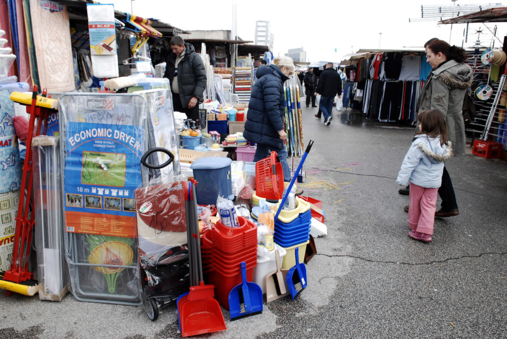 Skočio je na mene, uhvatio me između nogu...