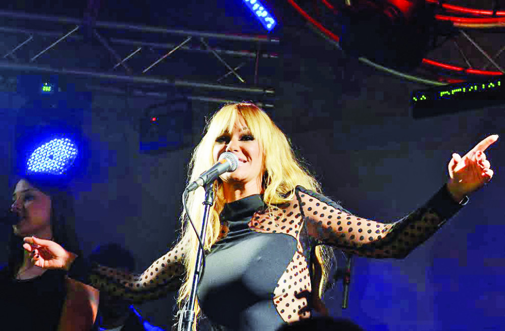 Nata za rođendan poklonila grudi