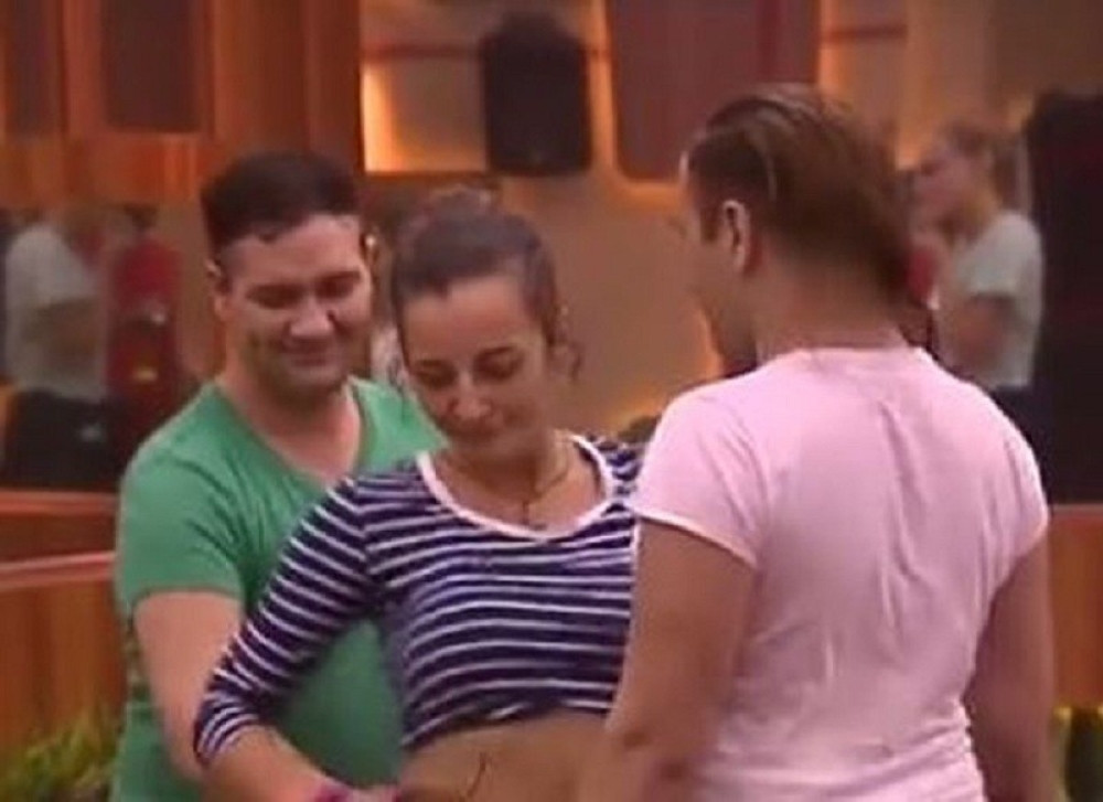 Blizanci navalili na Mirjanu!